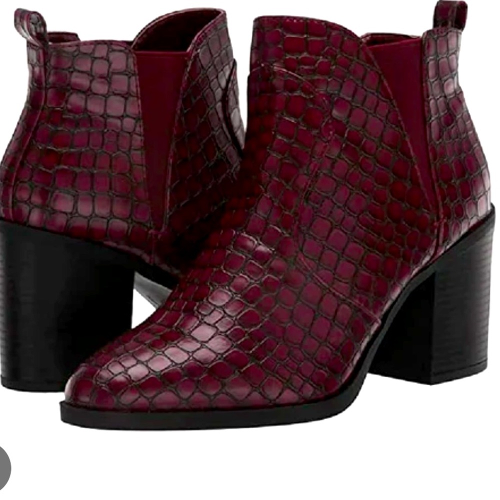NEW Mia Hart Burgundy Boots in 8.5